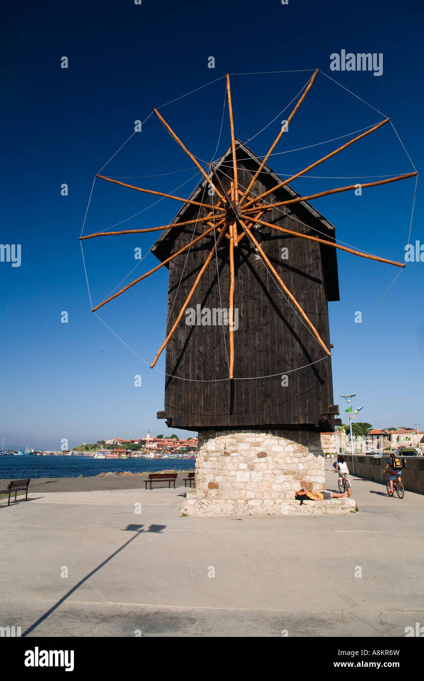 Molino de viento de Nesebar, Mar Negro, Bulgaria Foto de stock