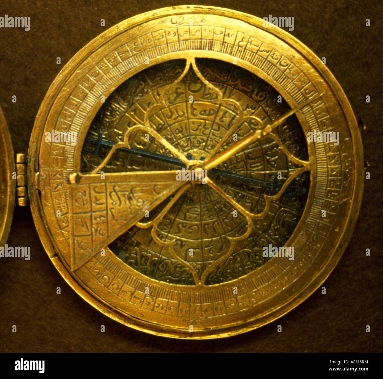 Astrolabio instrumento científico islámico temprano Foto de stock