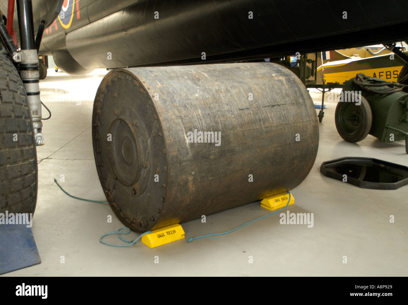 Una bomba rebotando en duxford Foto de stock