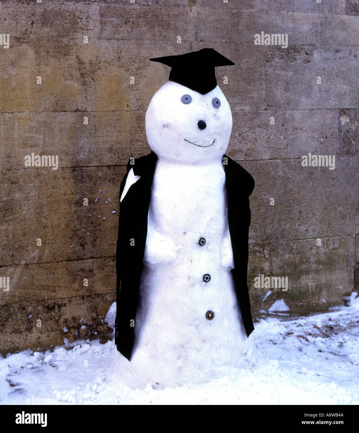Snowman Don o estudiante en pasaje en Oxford. Inglaterra Foto de stock