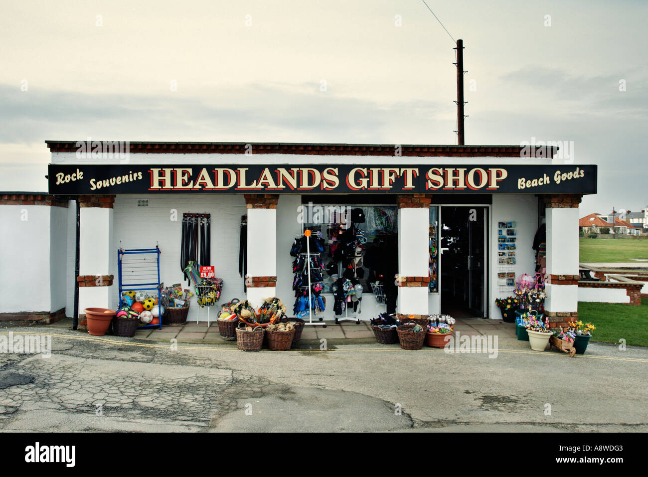 Pequeña tienda de regalos en Flamborough Head Yorkshire UK Foto de stock