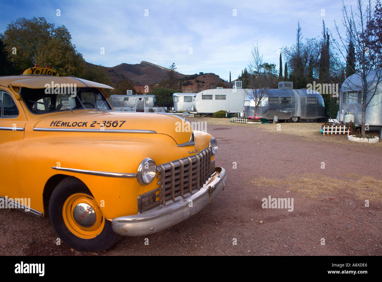 Remolque de coches antiguos motel, Bisbee, Arizona, EE.UU. Foto de stock