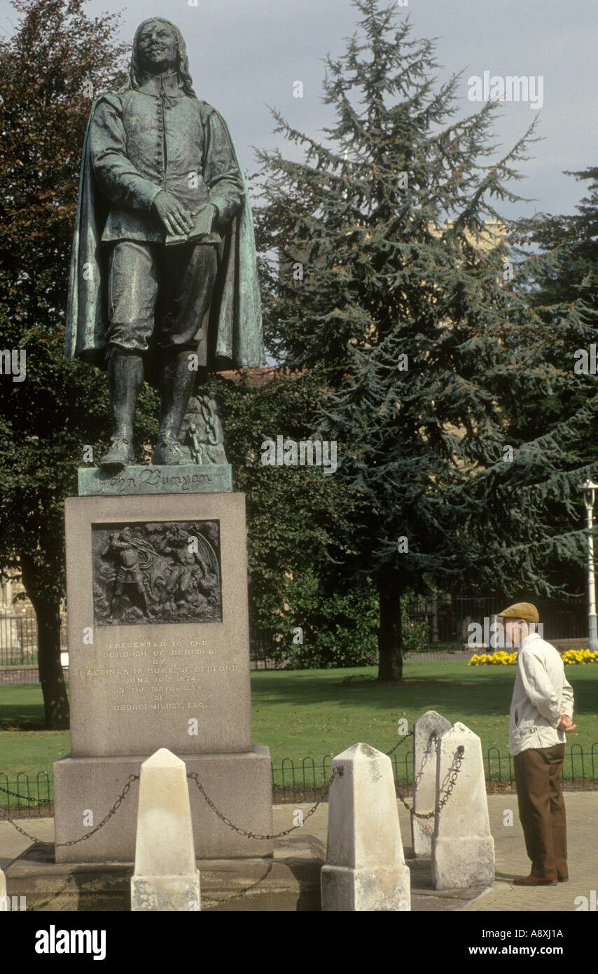 John Bunyan estatua [St Peters Park] Bedford Bedfordshire HOMER SYKES Foto de stock