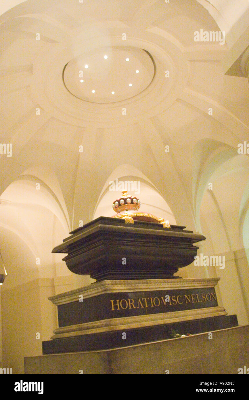 Tumba de Lord Horatio Nelson, en la cripta, bajo la cúpula de la
