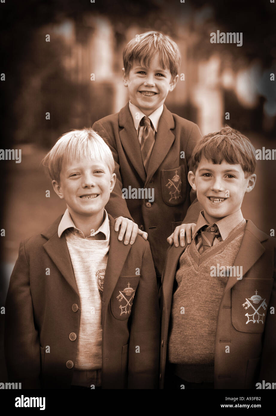 La vestimenta tradicional en inglés jóvenes muchachos en edad escolar 6 York Inglaterra Fotografía stock - Alamy