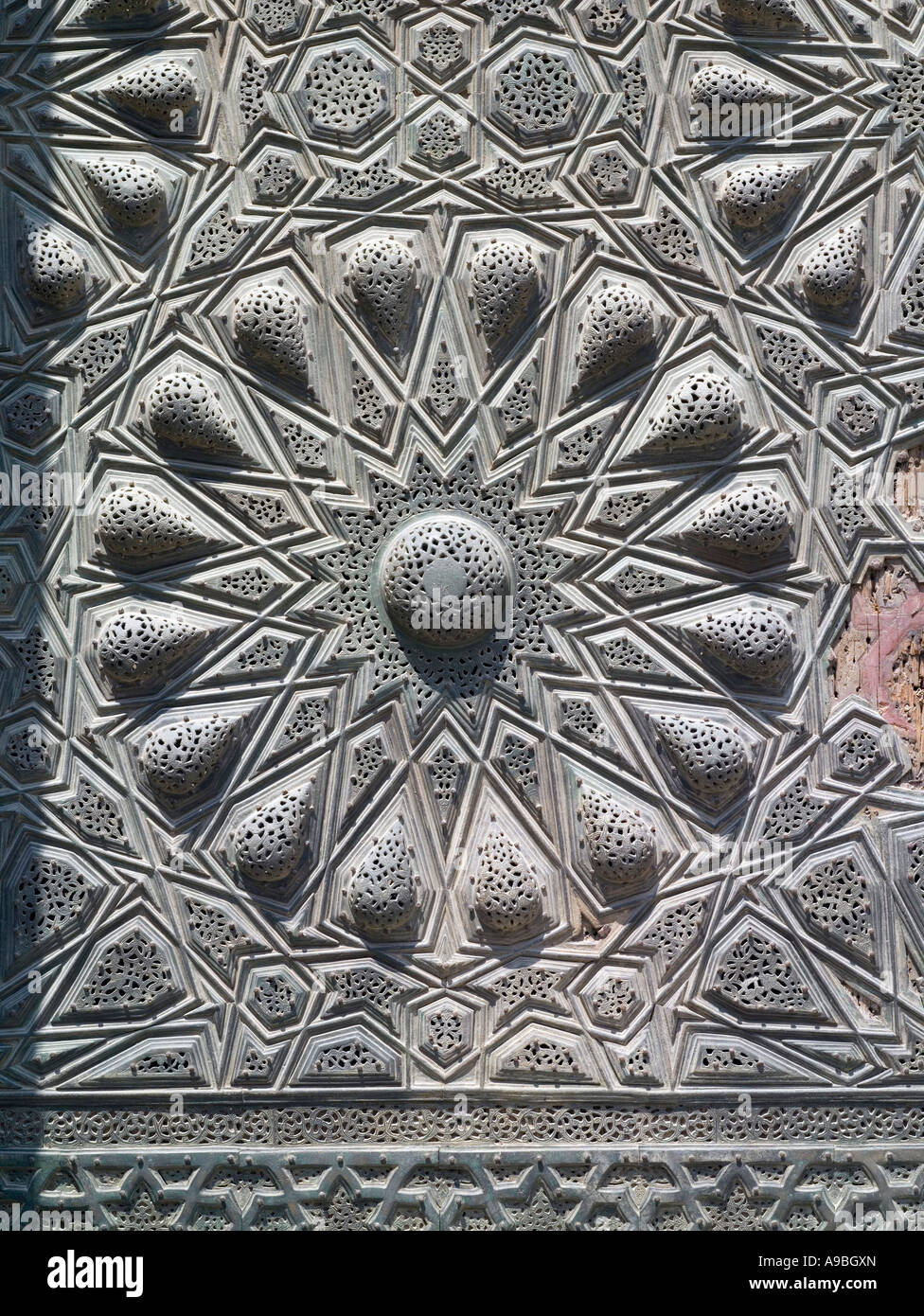 Sultan Hasan complejo, El Cairo, detalle de la puerta de entrada original Foto de stock