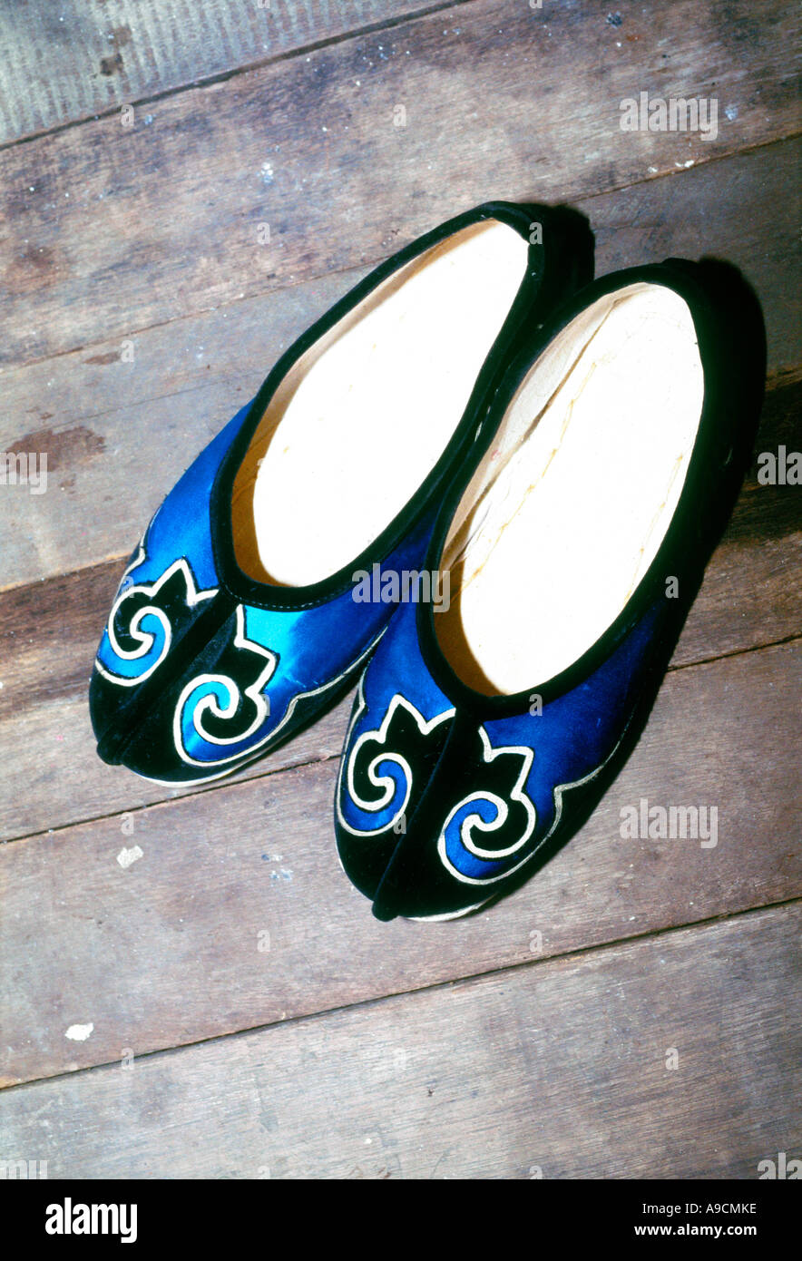 Zapatos chinos tradicionales fotografías e imágenes de alta resolución