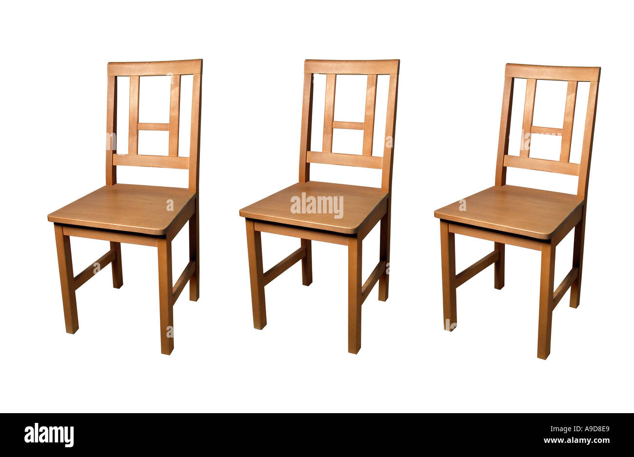 3 sillas de madera sillas de madera muebles de madera 3 Fotografía de stock  - Alamy