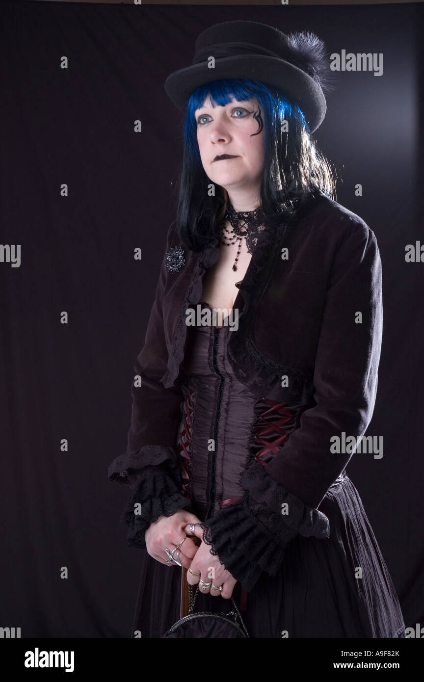 Traje victoriano gótico fotografías e imágenes de alta resolución - Alamy Traje victoriano gótico fotografías e imágenes de alta resolución - Alamy