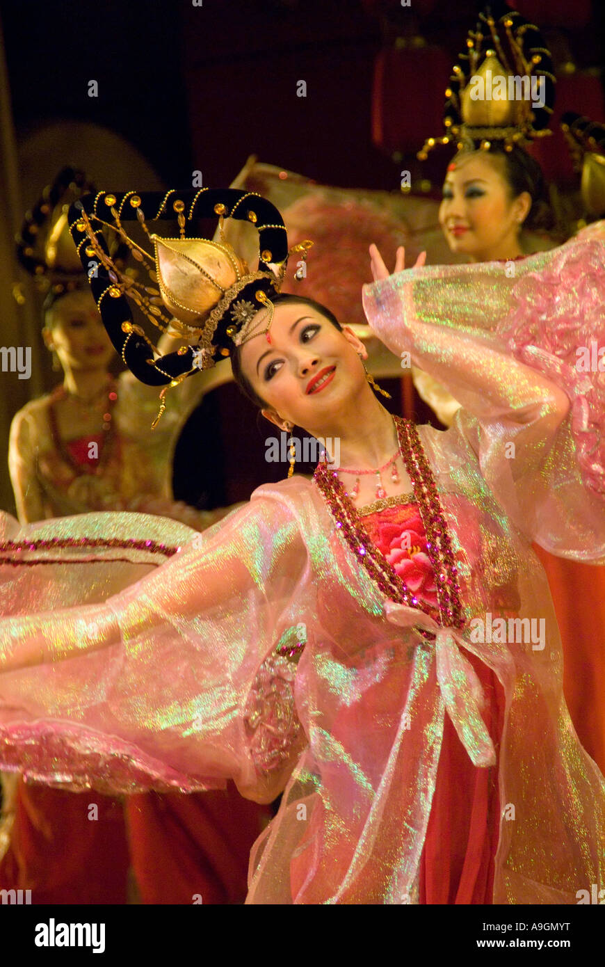 Xi'an de la dinastía Tang bailarín en el rendimiento de la ruta de la Seda Foto de stock