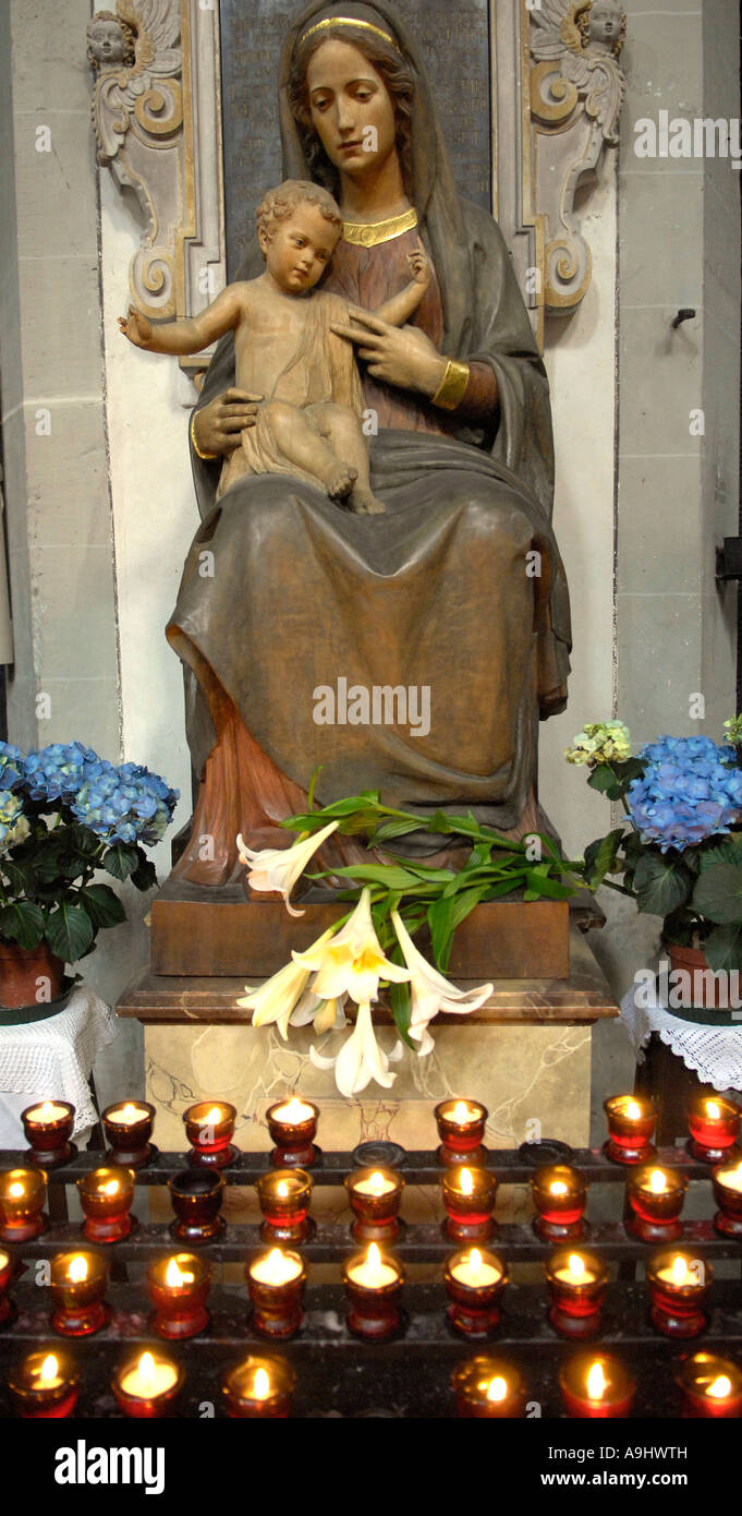 Efigie de Santa María con Jesús en Muenster Baden-Wuerttemberg, Constanza, Alemania Foto de stock
