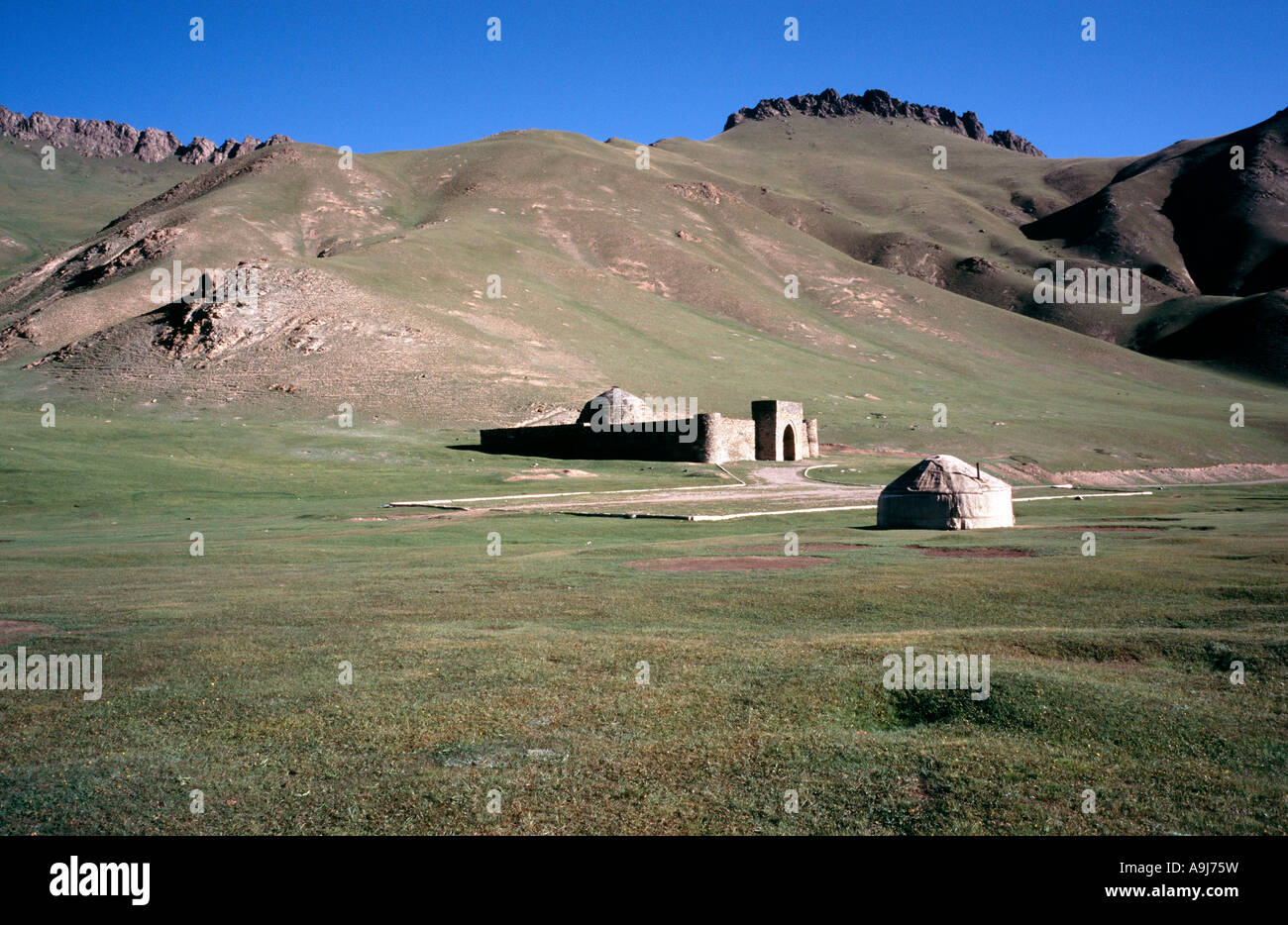 Caravanserai de Tash Rabat en la frontera con China, en Kirguistán Foto de stock