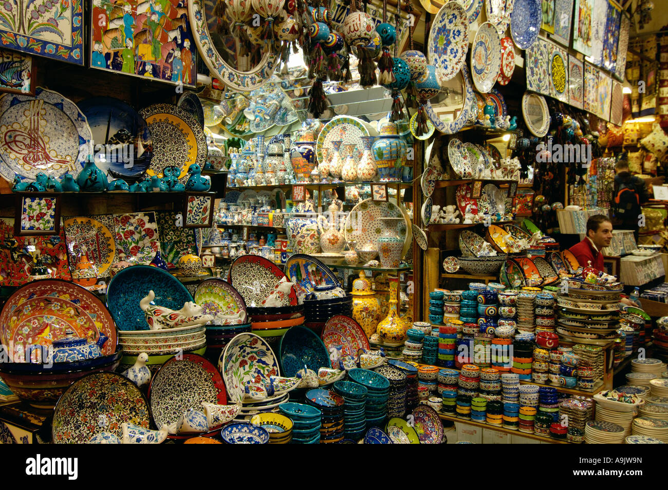 Vajilla de porcelana en venta Gran Bazar Estambul Fotografía de stock -  Alamy