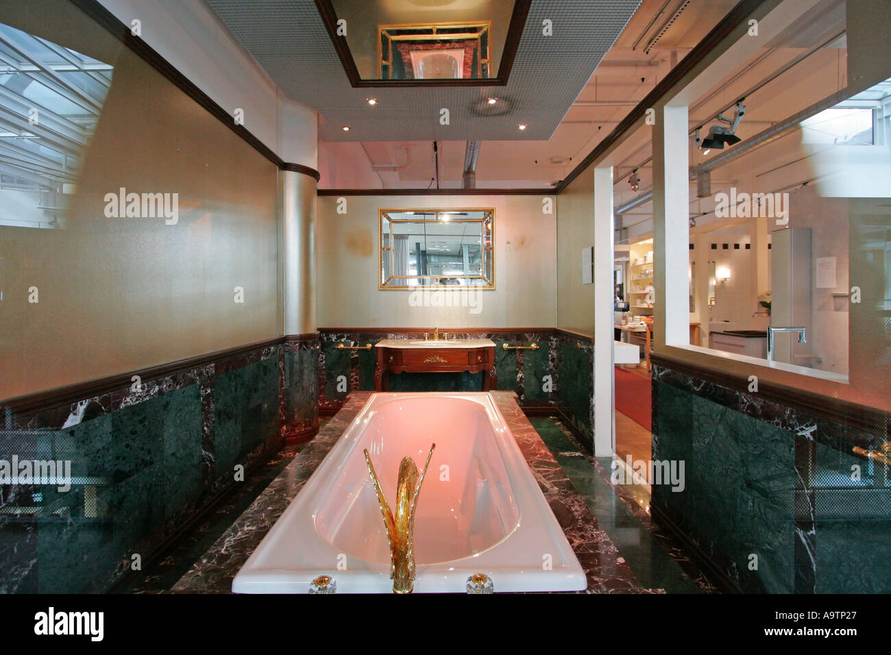 Stilwerk Berlín showroom para baños de lujo Foto de stock