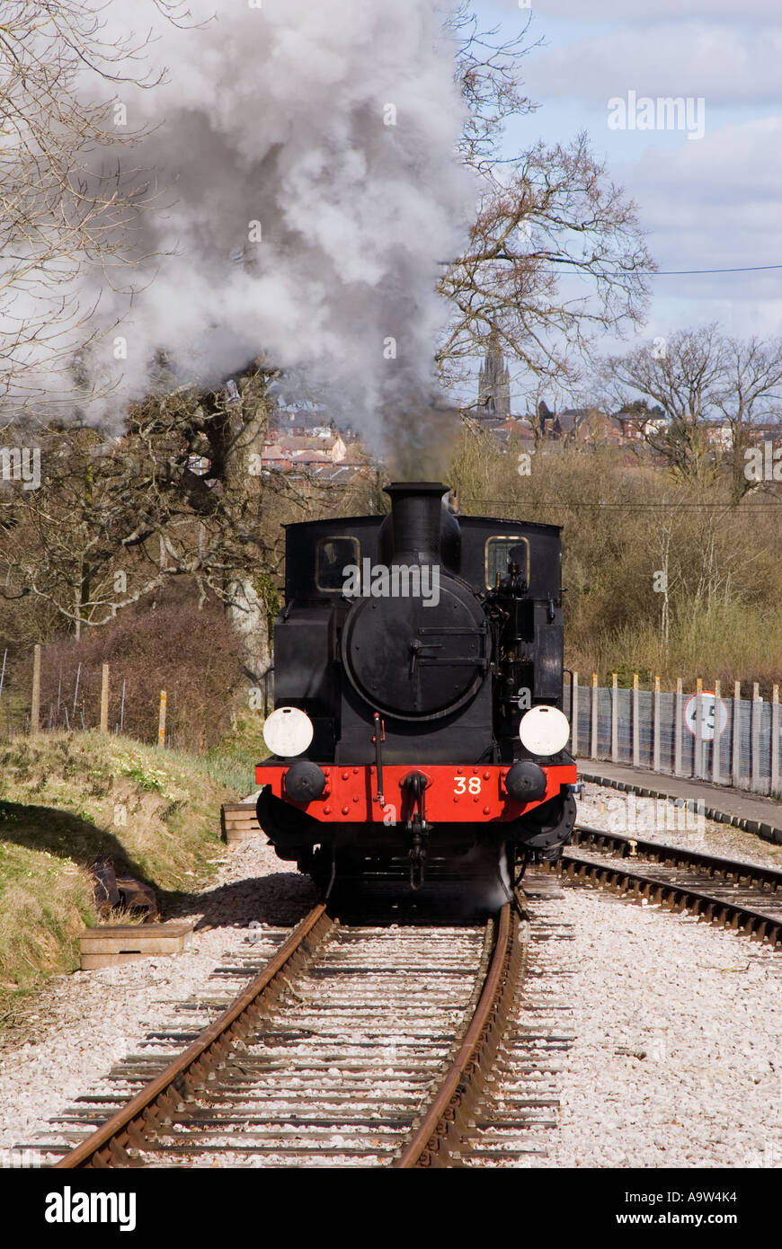 A1X (TERRIER) Clase 0-6-0T N W11 'NEWPORT' en la Isla de Wight, un tren de vapor Foto de stock