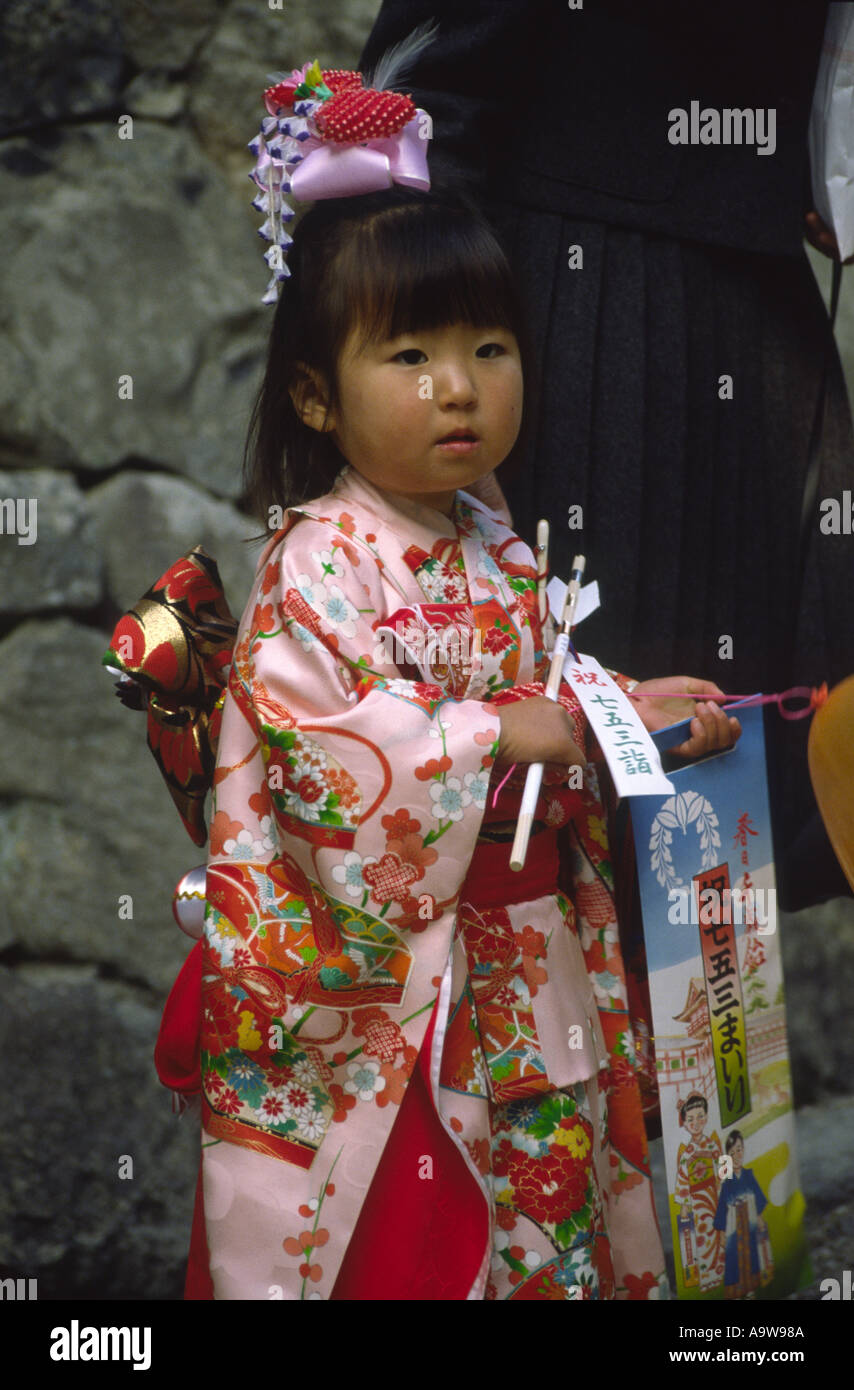 Vestido tradicional japon fotografías e imágenes de alta resolución - Alamy Vestido tradicional japon fotografías e imágenes de alta resolución - Alamy