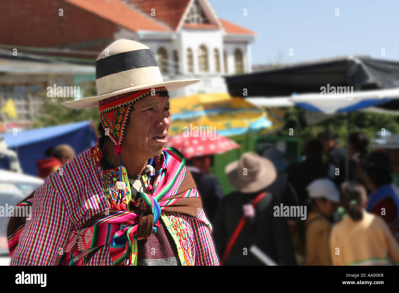 Un hombre boliviano tradicional con sombrero en Llallagua, Potosí, Bolivia  Fotografía de stock - Alamy