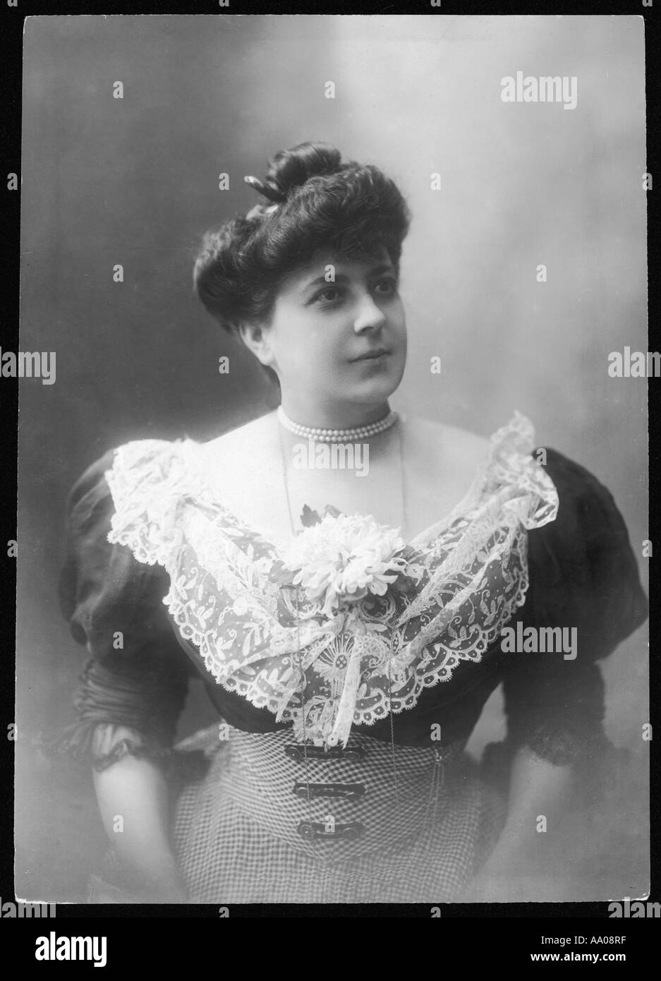 1890 Blusa peinado Fotografía de stock - Alamy
