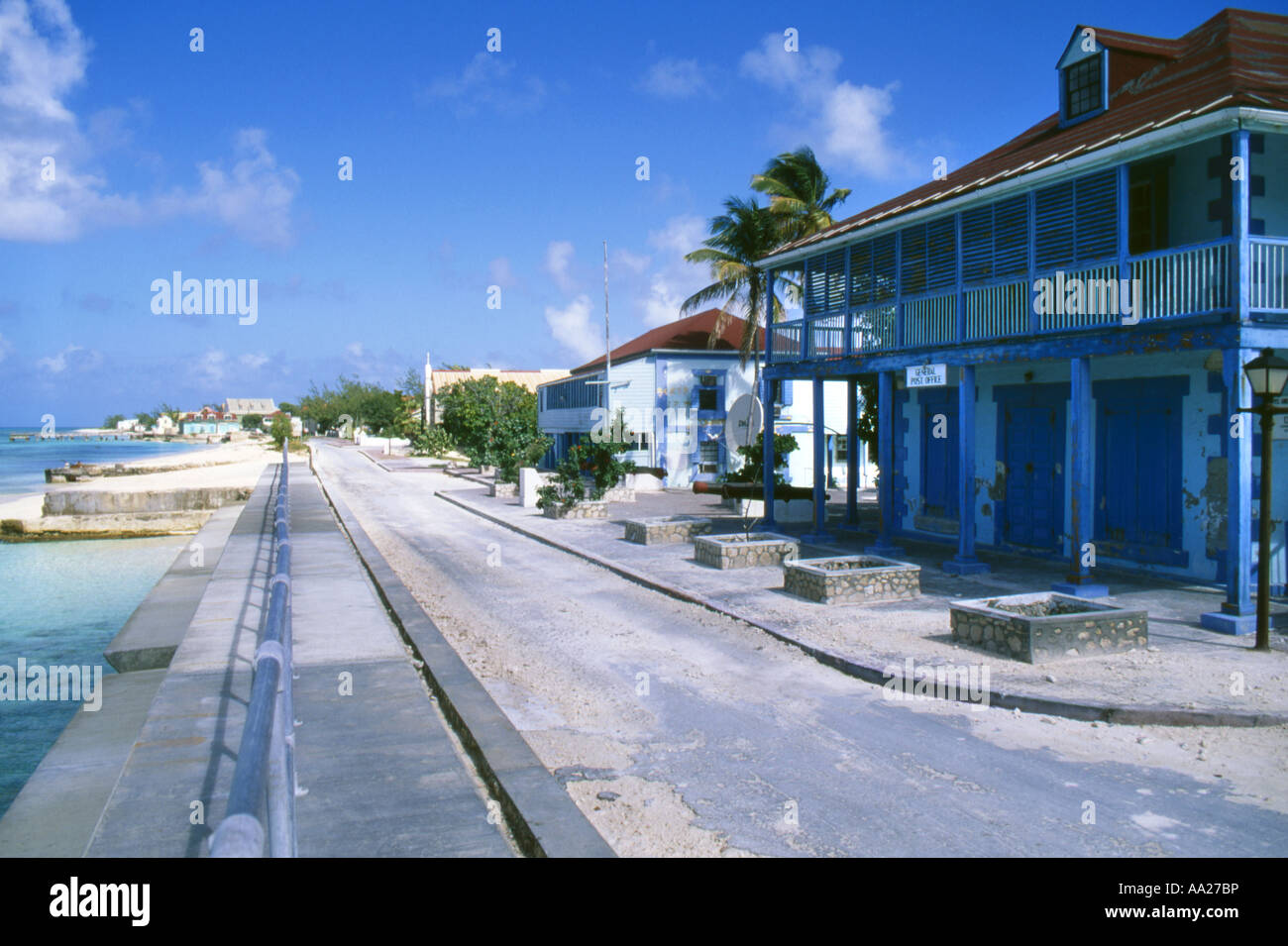 La calle principal de Cockburn Town en Grand Turk, Islas Turcas y Caicos,  Antillas, Caribe Fotografía de stock - Alamy