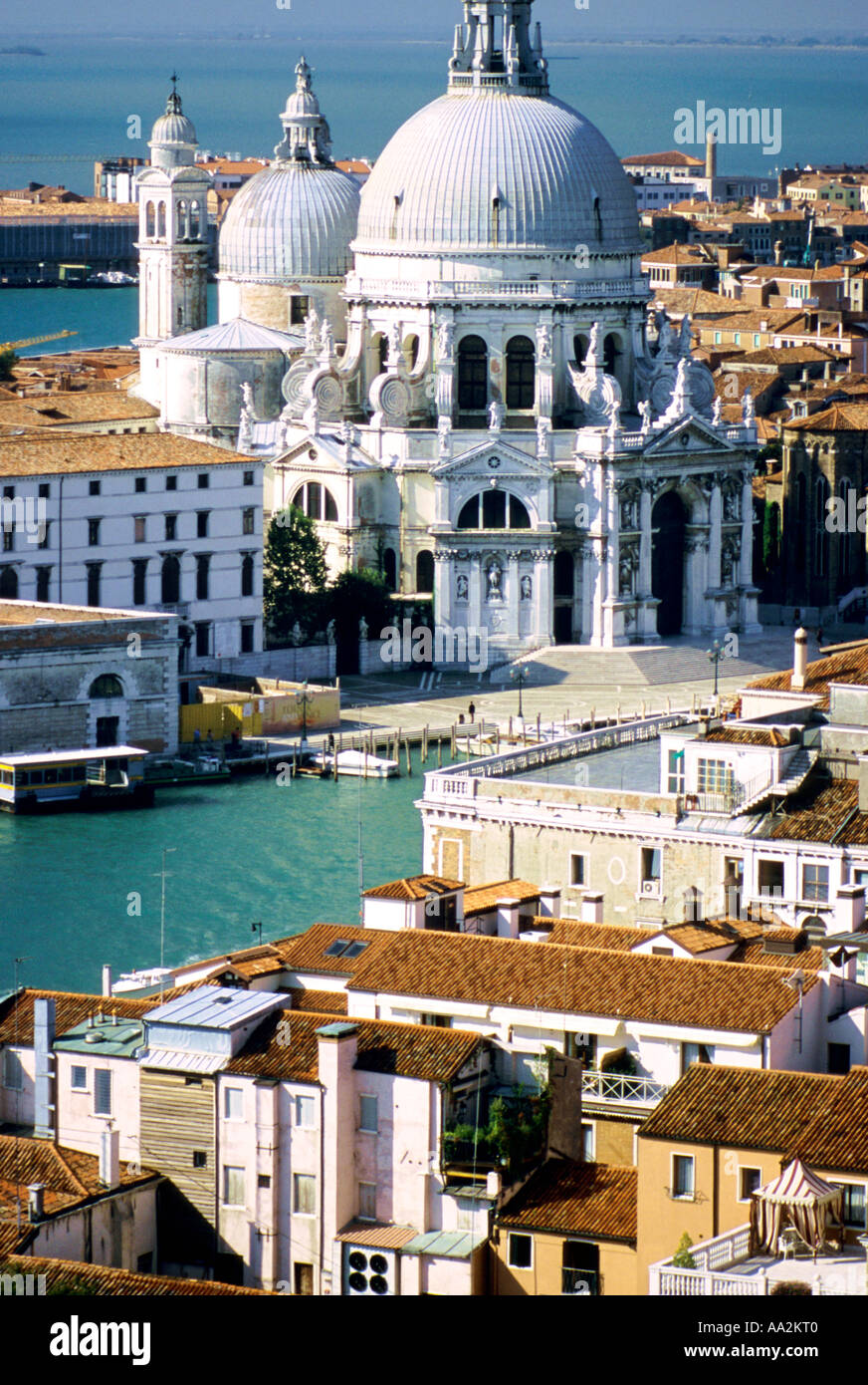Italia, Venecia, la Basílica di Santa Maria della Salute Santa María de la  Salud Basílica de la Iglesia, vista elevada Fotografía de stock - Alamy