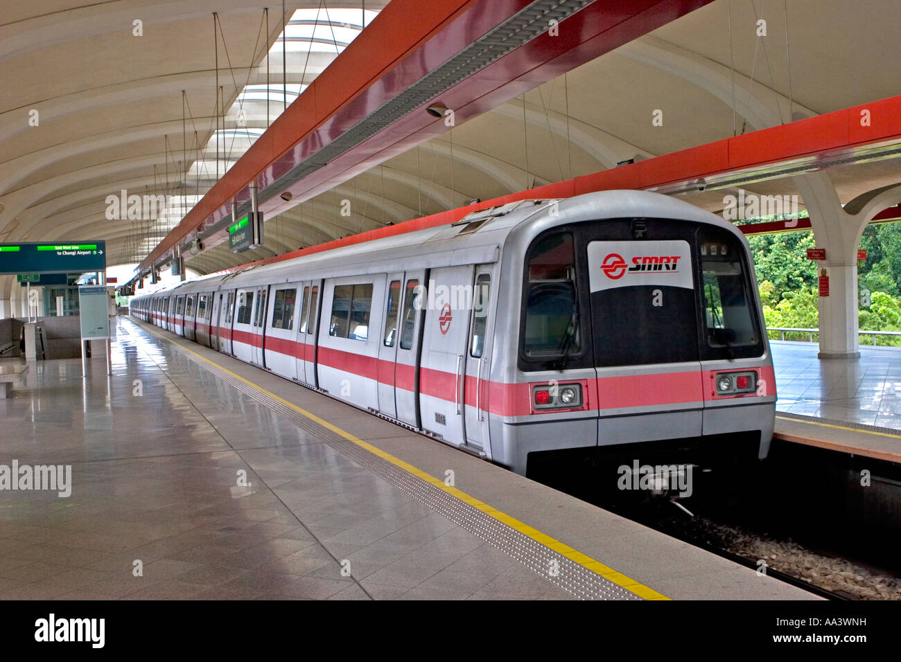 El metro Mass Rapid Transit, Singapur Foto de stock