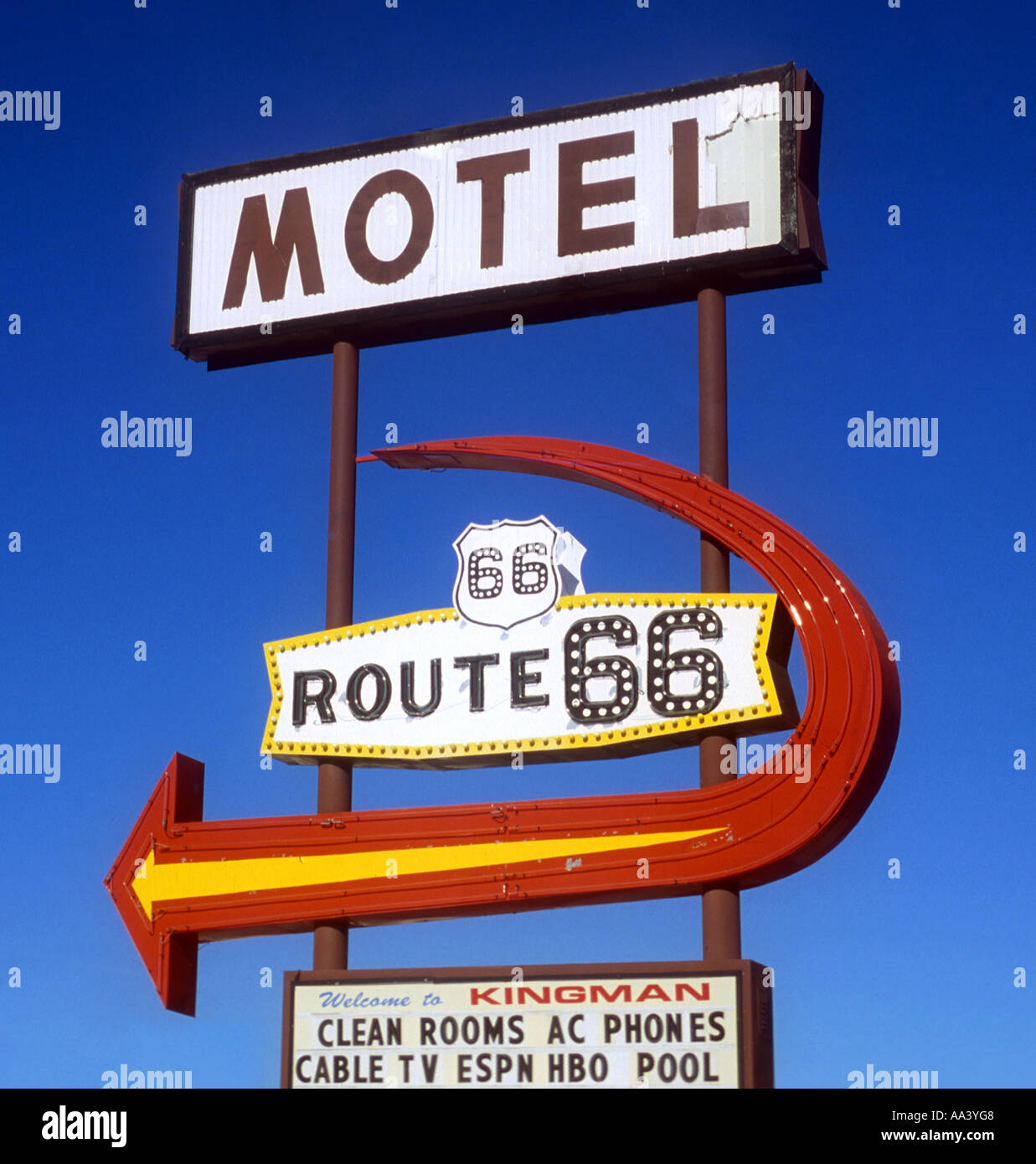 Motel Route 66 cartel ubicado sobre la carretera antigua en Kingman, Arizona  Fotografía de stock - Alamy