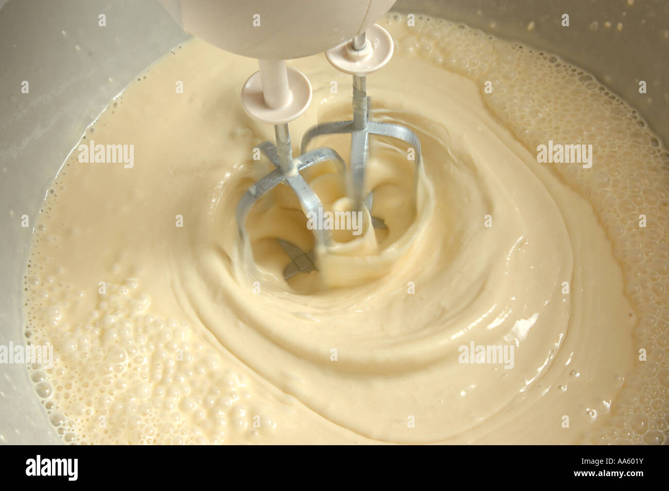 Batiendo harina fotografías e imágenes de alta resolución Alamy