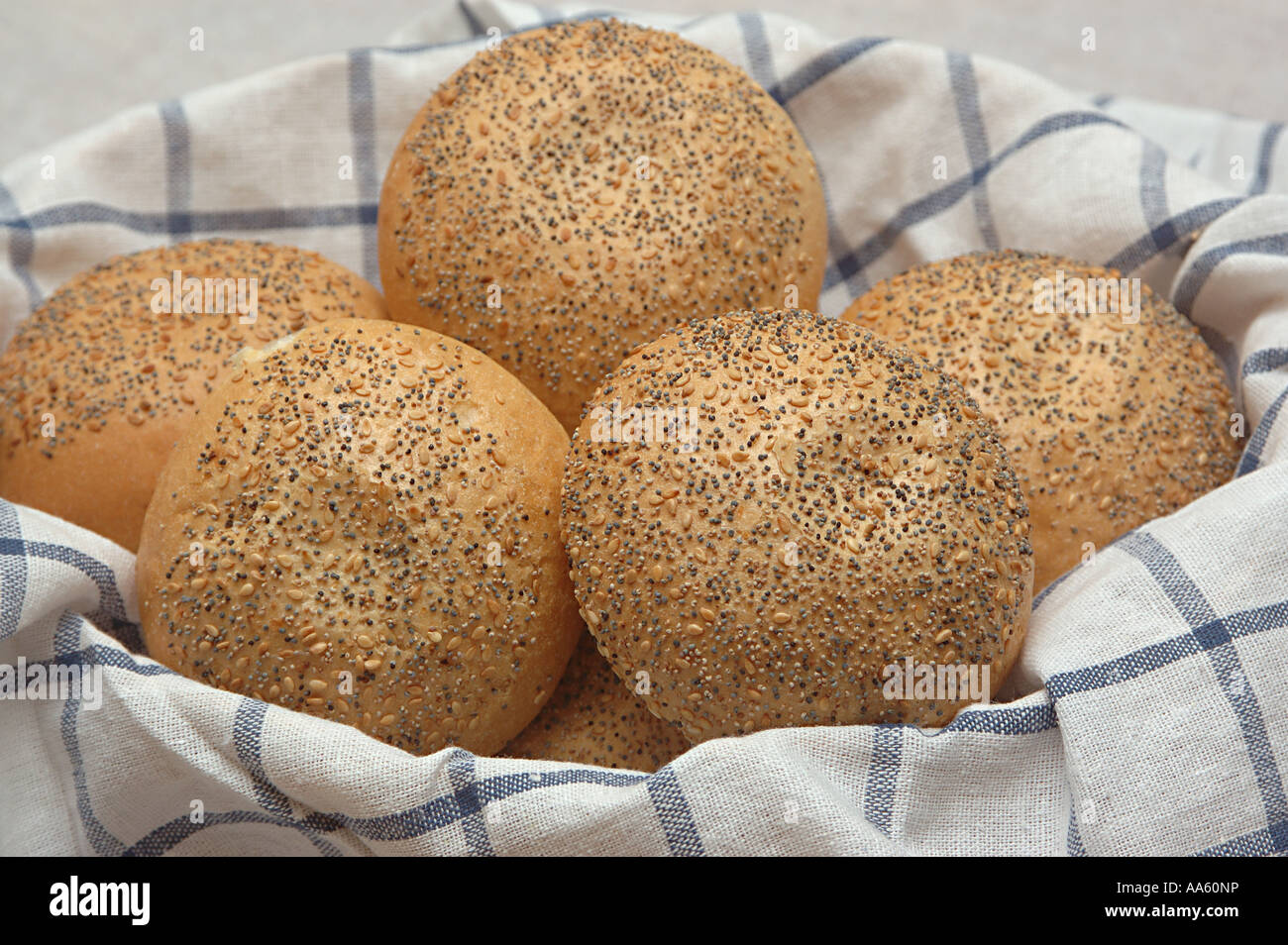 ANG103889 Alimentos Rosen pan pan cubierto con cebolla y semillas de sésamo Semillas Foto de stock