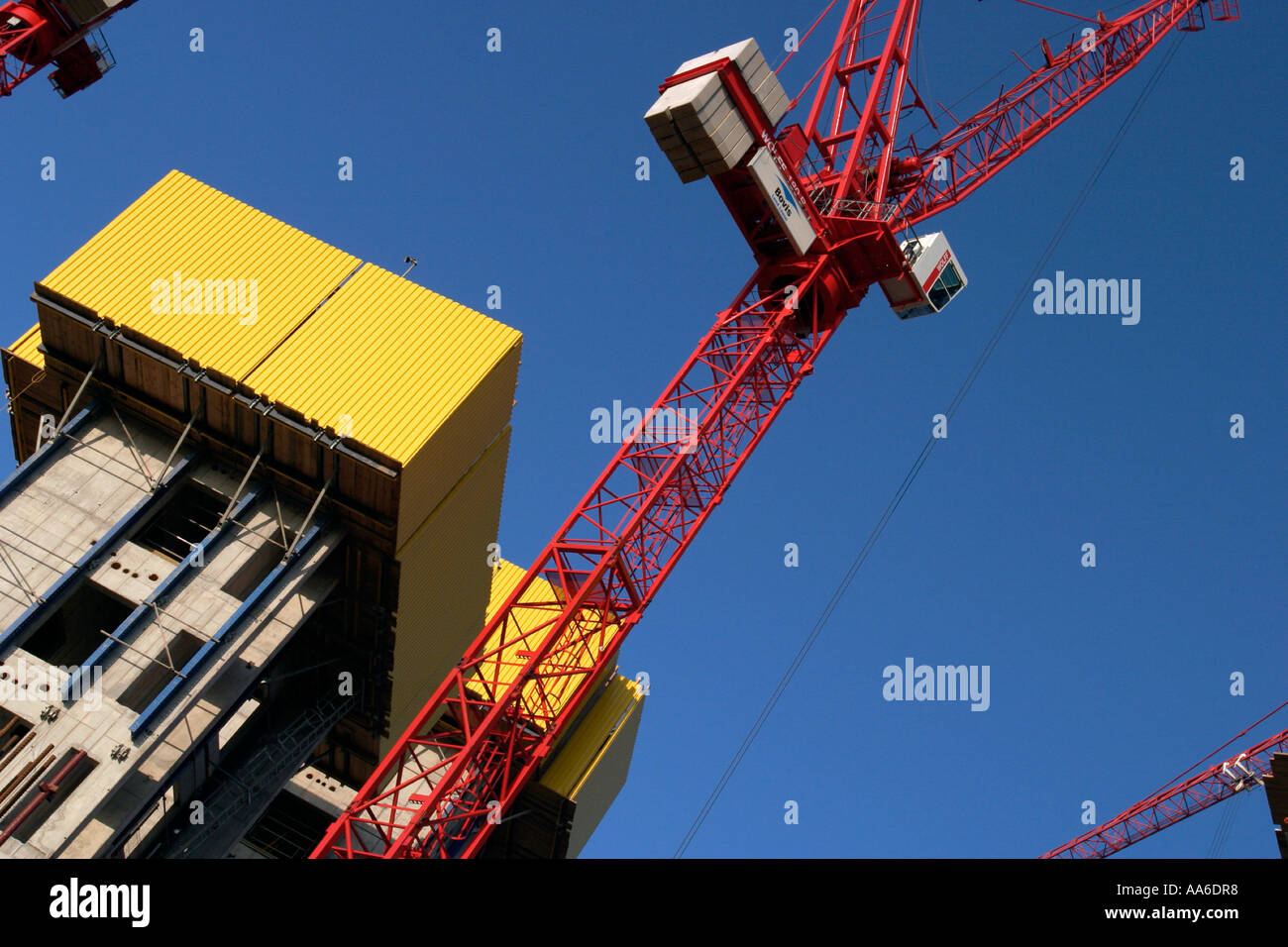 Lugar de Bridgewater en construcción en un campamento cerca de los campos de agua Neville Street Wharf Granero Lane Leeds Centre Foto de stock