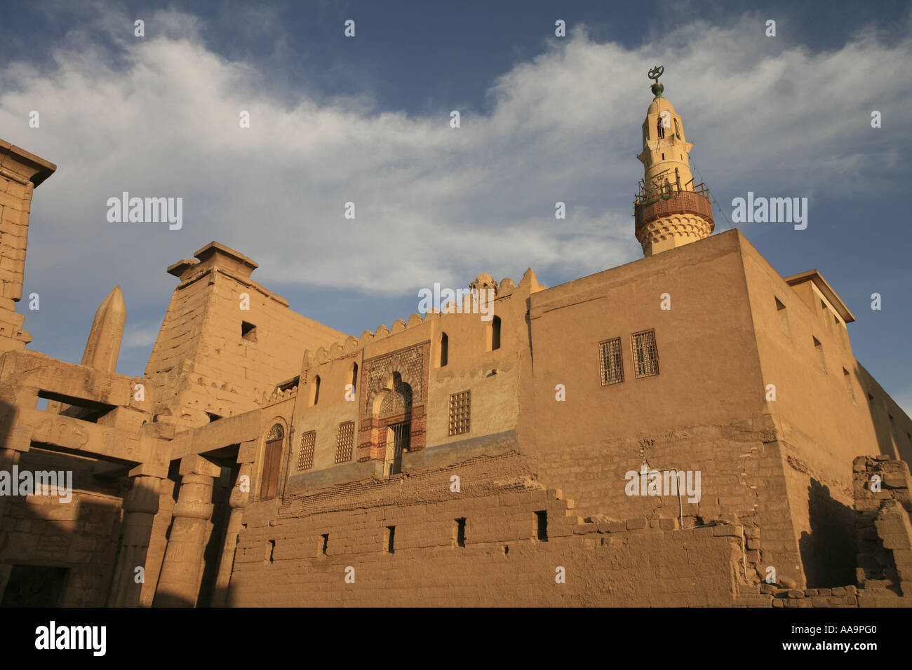 La mezquita en el Templo de Luxor, Luxor, el río Nilo, Egipto. Foto de stock