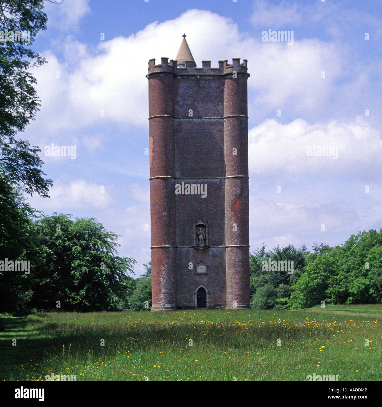 La histórica torre King Alfred's Tower fue un edificio catalogado de grado I en Stourhead Estate cerca de Brewham Somerset Wiltshire Border UK Foto de stock