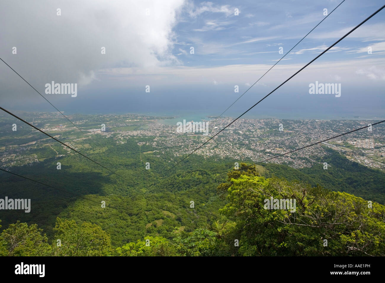 Vista de Puerto Plata desde la cima del Monte Isabel del Torres se accede a través de teleférico, Puerto Plata, República Dominicana. Foto de stock