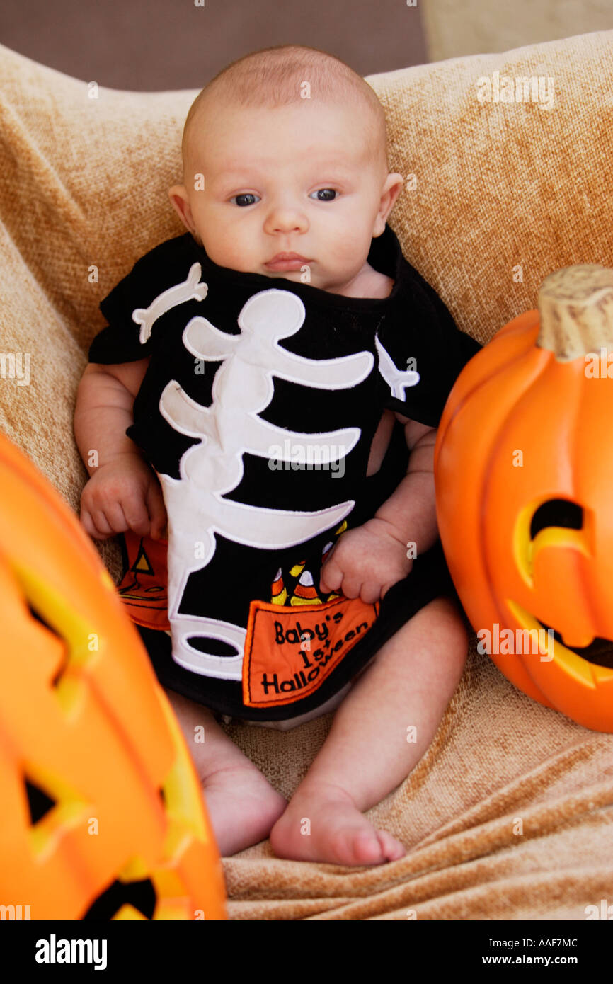 Primer Bebe De Halloween Fotos E Imagenes De Stock Alamy Primer Bebe De Halloween Fotos E Imagenes De Stock Alamy