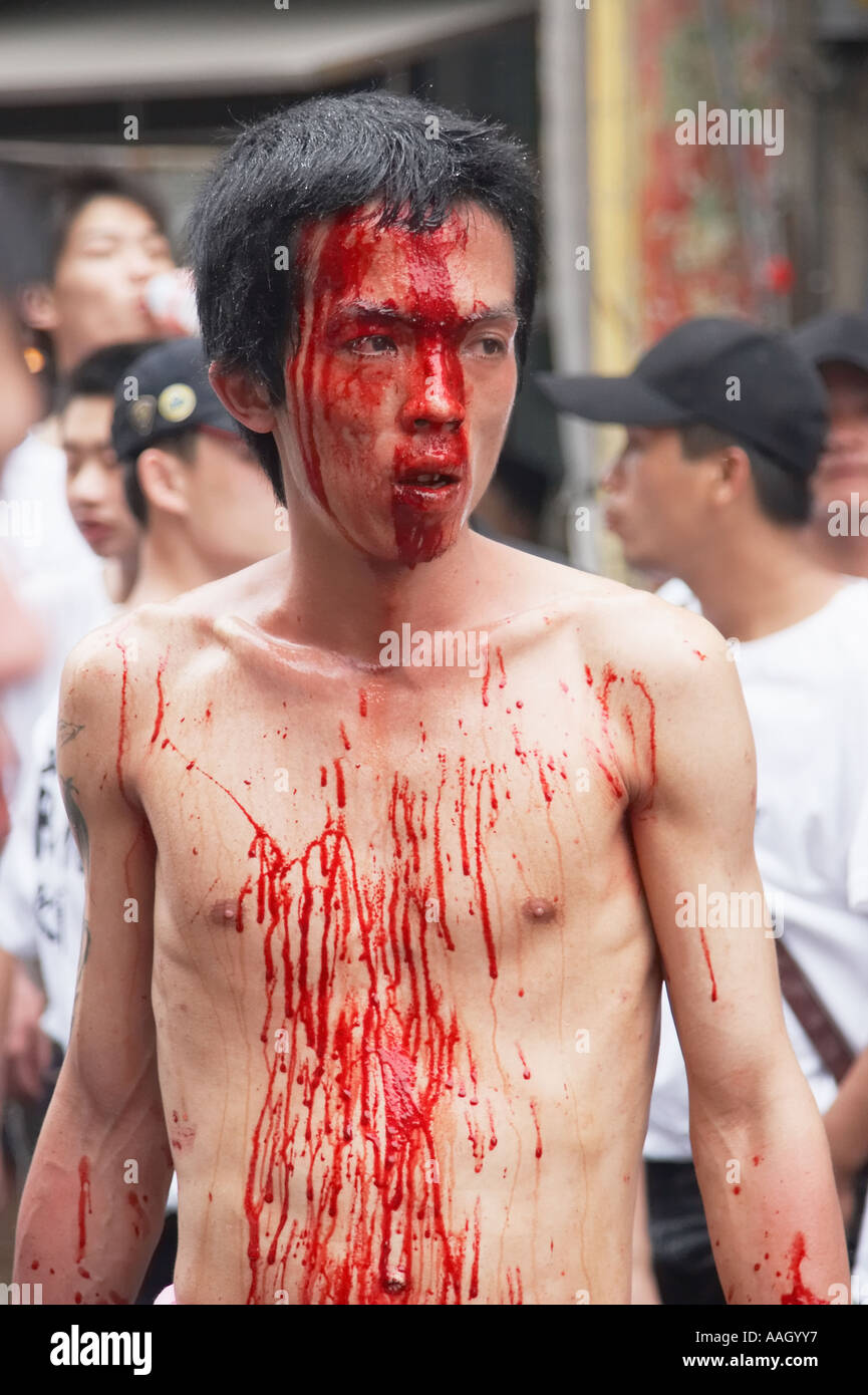 Matsu devoto con heridas Self-Inflicted Foto de stock