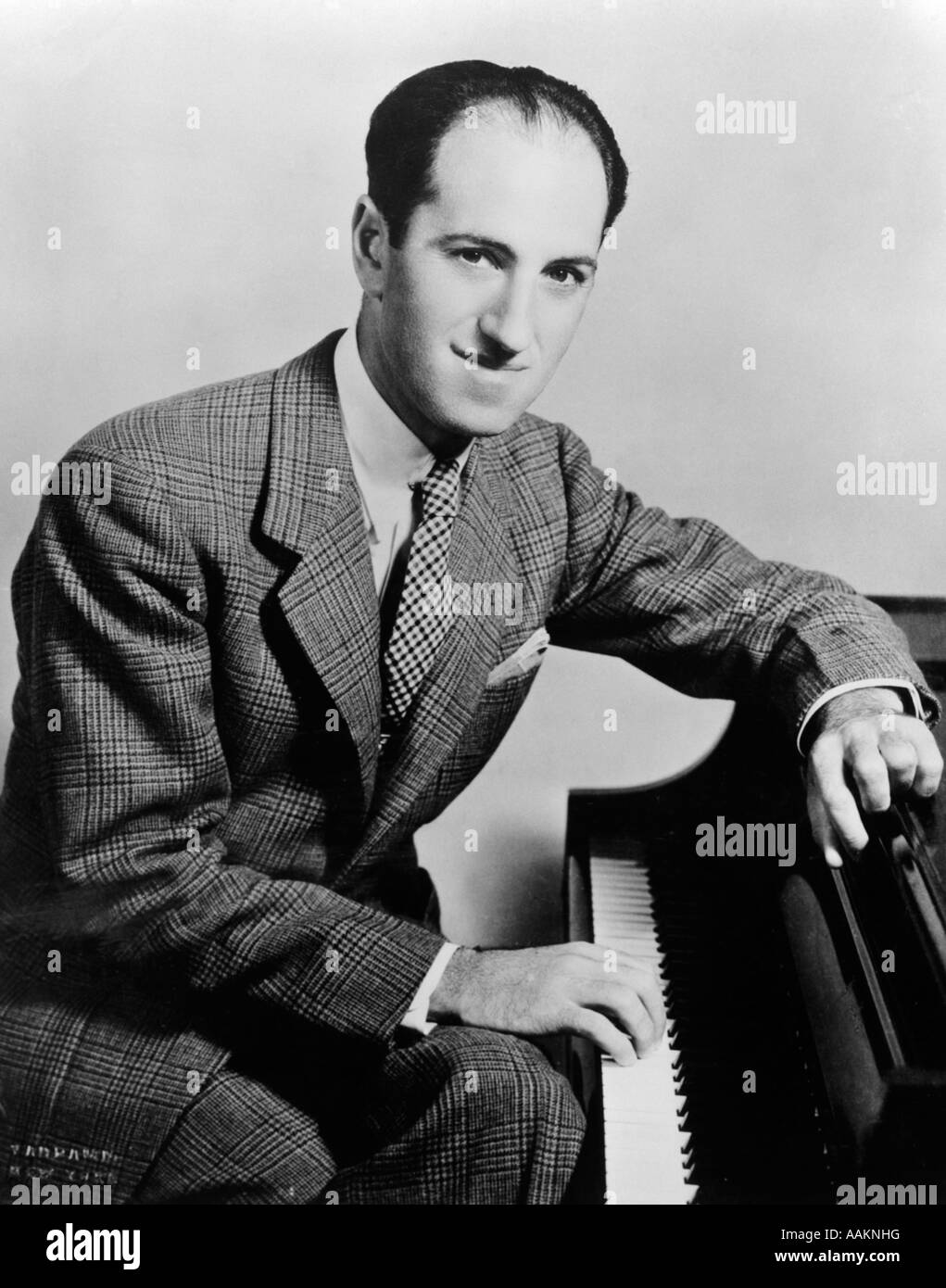 1930 George Gershwin al piano Foto de stock