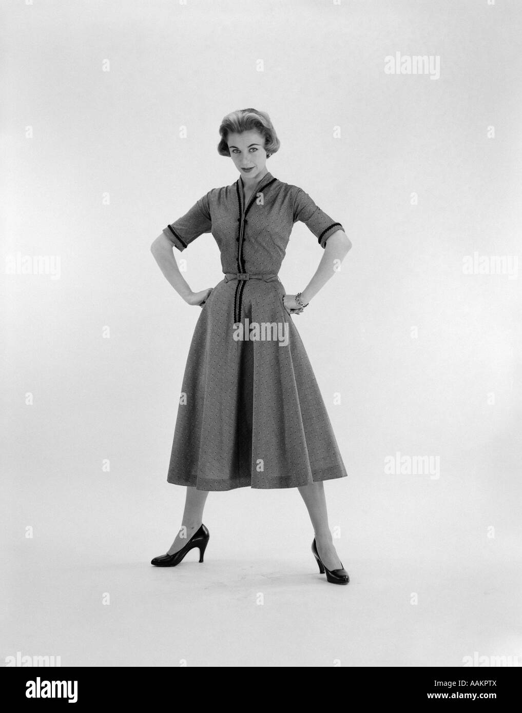 Vestido de 1950 s fotografías e imágenes de alta resolución - Alamy