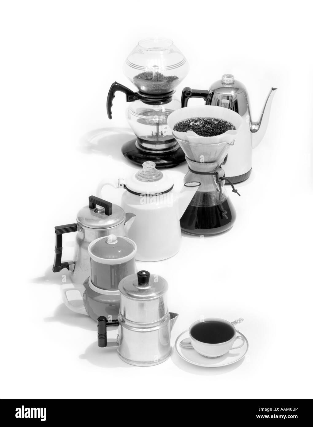 1970 VARIEDAD DE CAFETERAS sola taza de café Fotografía stock - Alamy