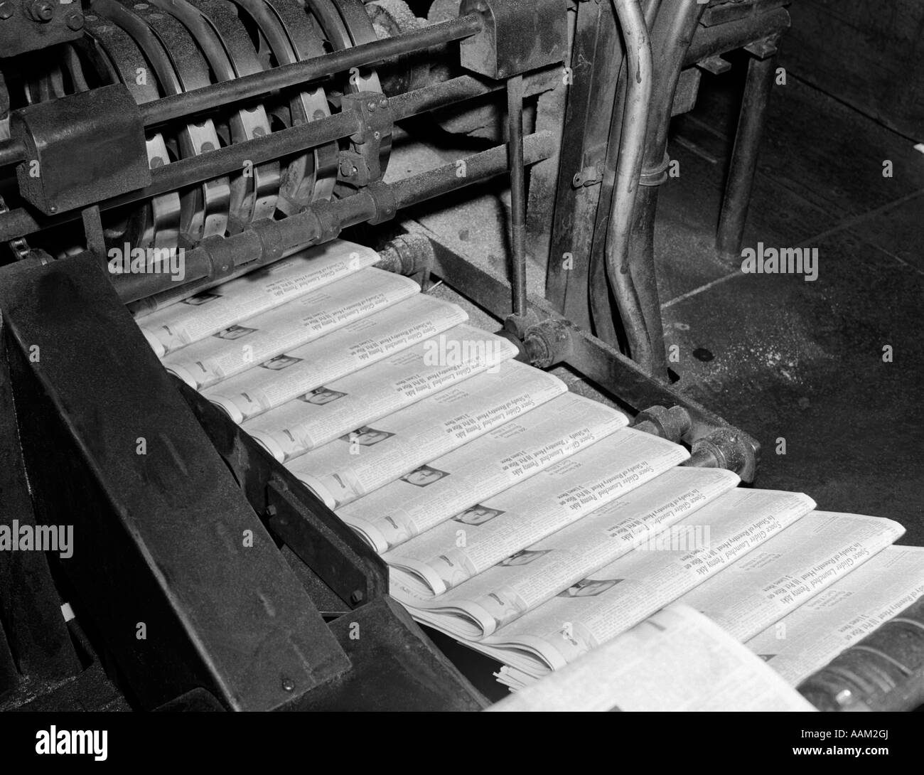 1960 Cierre De Imprenta Poniendo Fuera Completado Periodicos Aam2gj 