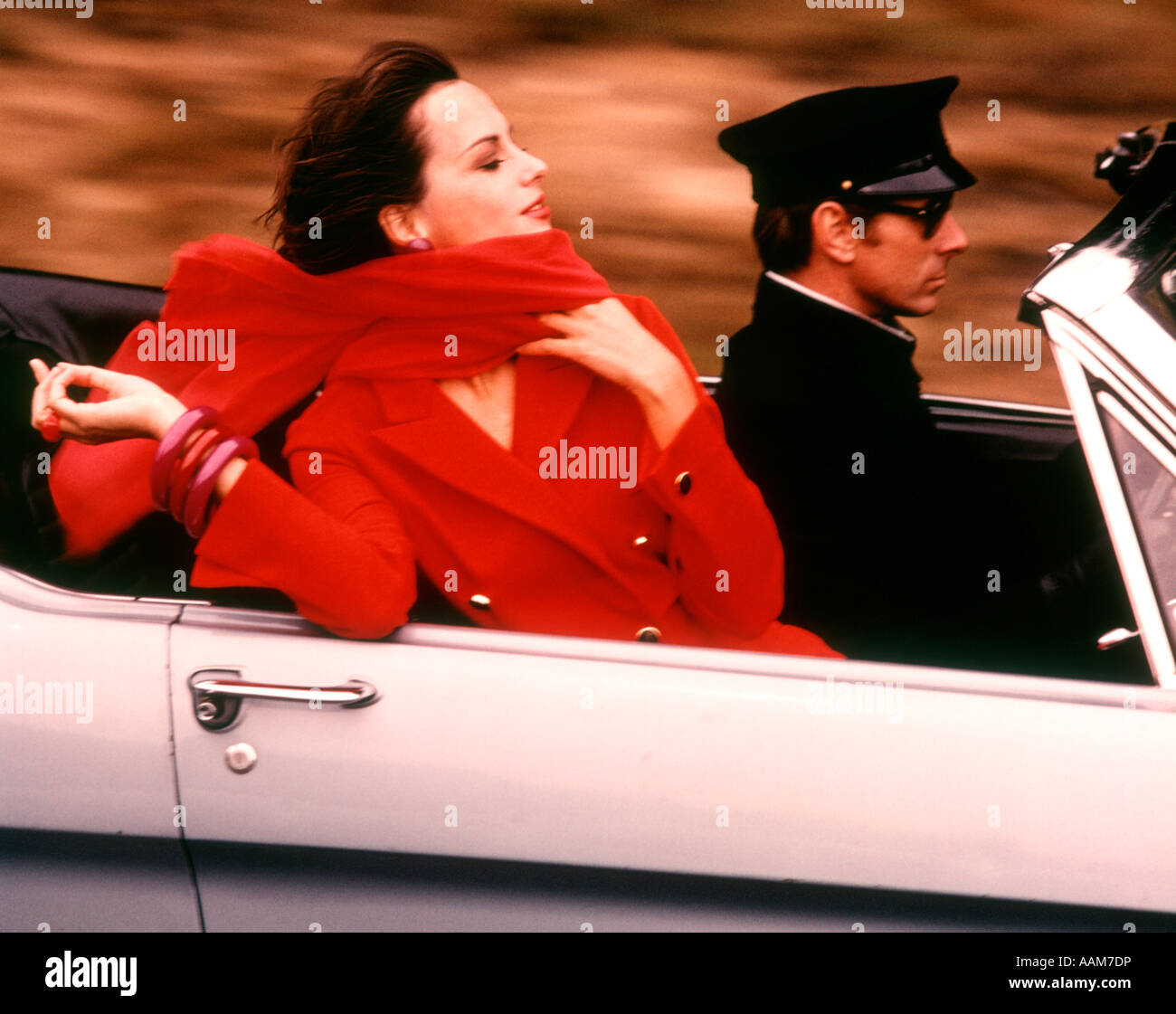 Coche retro de la gente Fotos e Imágenes de stock Alamy