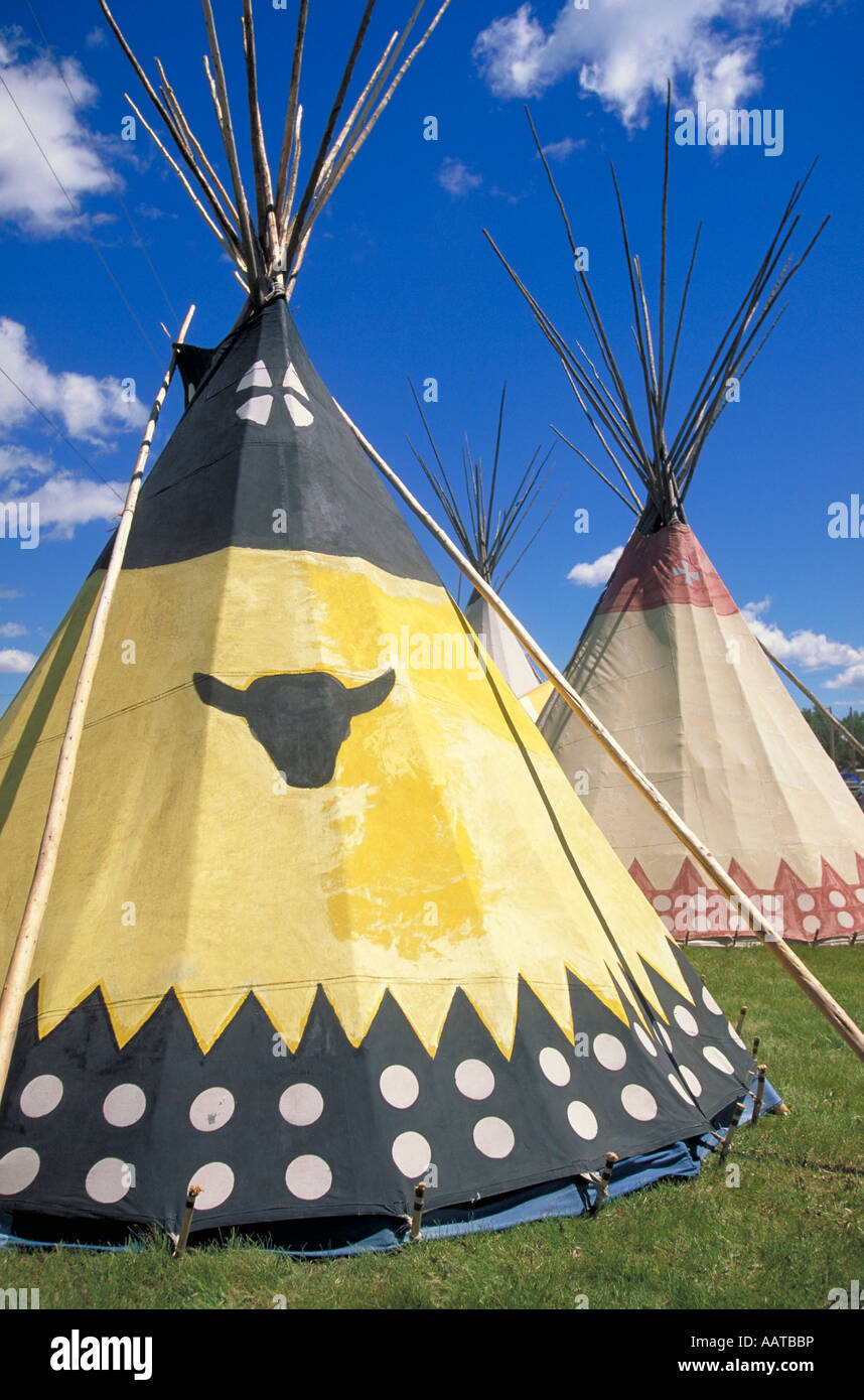 Elk263 2787 Montana Reserva Blackfeet Browning Indios Norteamericanos días pintado teepee Blackfeet Foto de stock