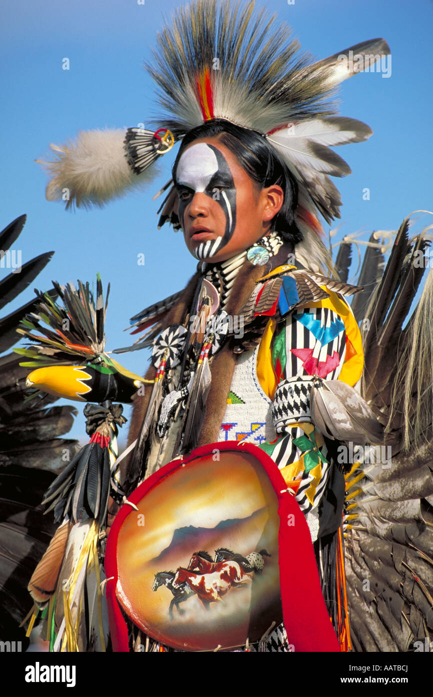 Elk263 2932 Montana Reserva Blackfeet Browning Indios Norteamericanos días bailarina tradicional Foto de stock