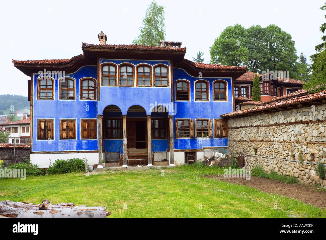 Casa Azul, museo del pueblo Koprivstiza, Bulgaria Foto de stock