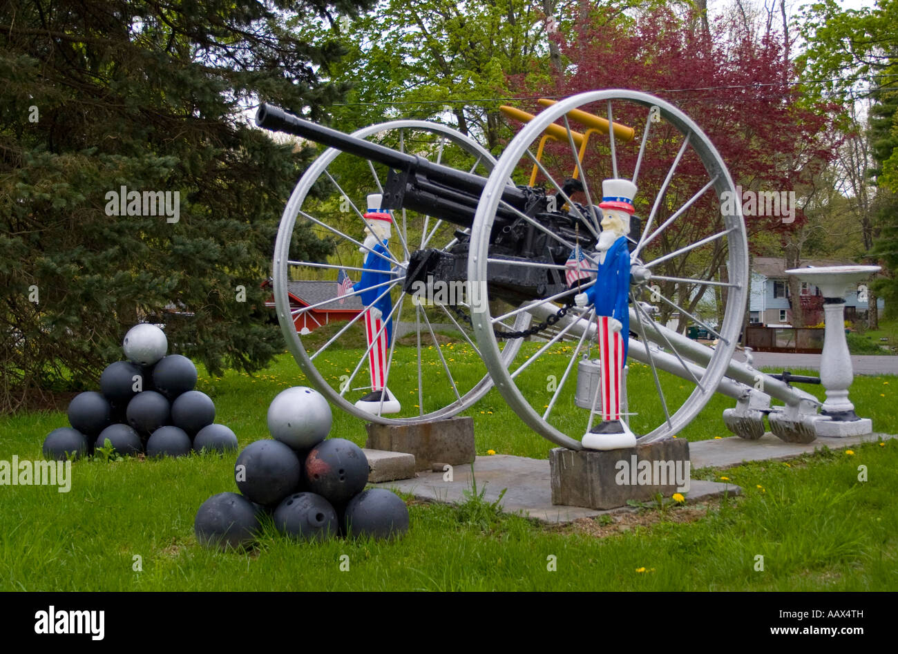 Tributo patriótico a veteranos de guerra en un astillero en Pine Bush, Nueva York Foto de stock