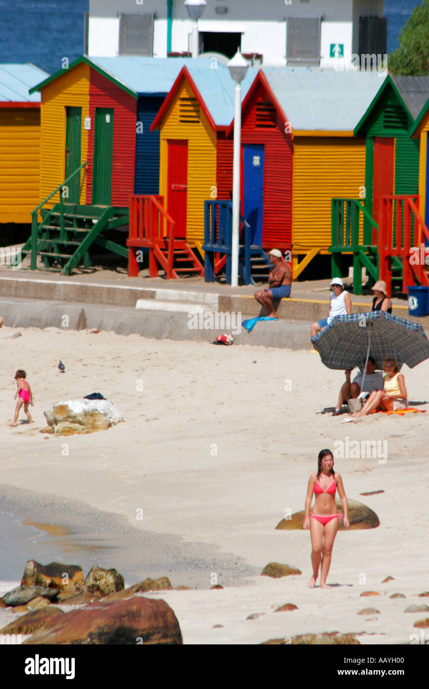 Sudáfrica Eastern Cape Muizenberg coloridas casetas de playa Foto de stock