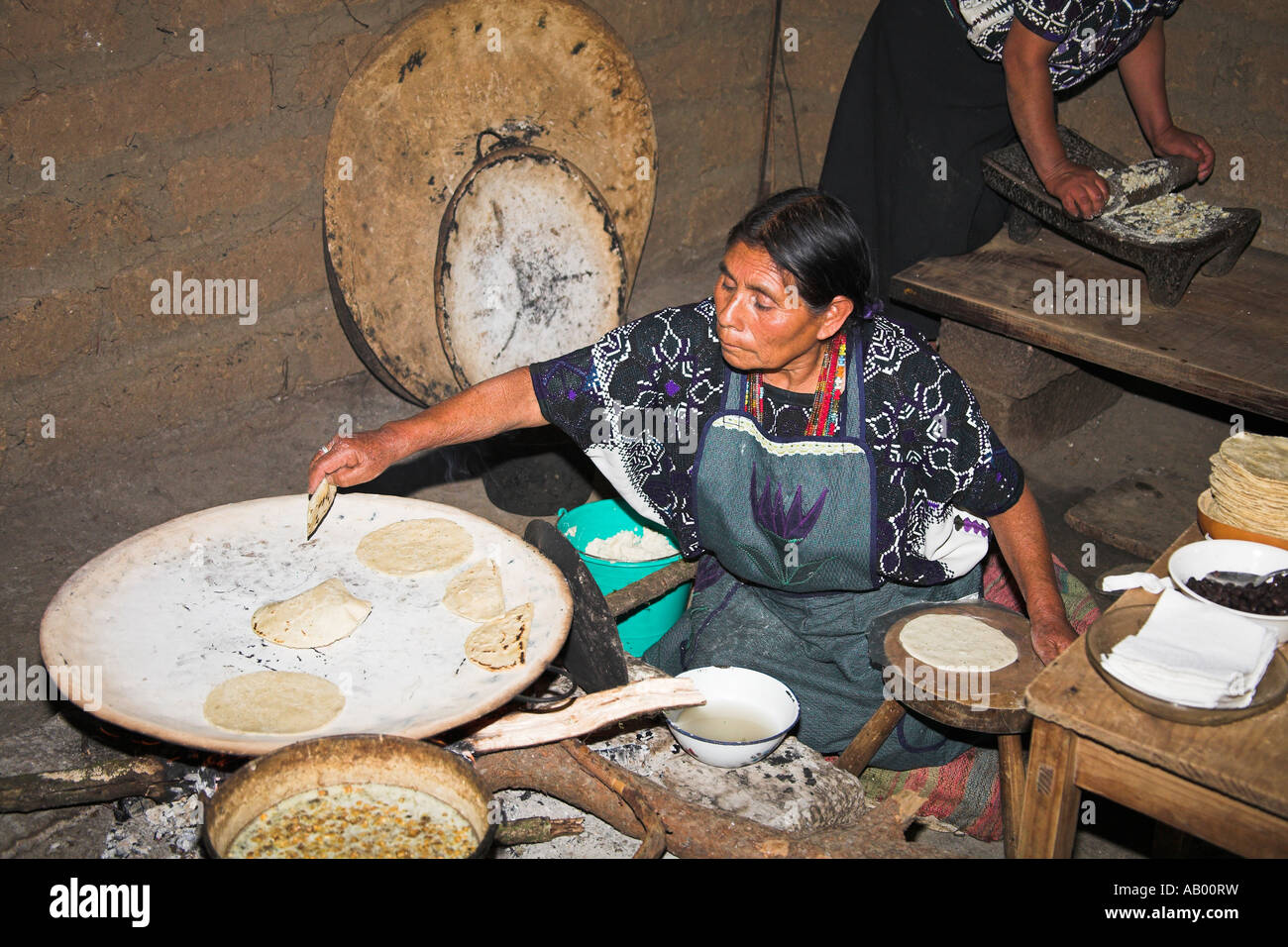 Mujeres que vendían tortillas al HE denuncian reemplazo por