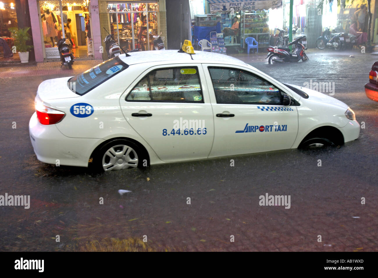Taxi abandonado fotografías e imágenes alta resolución -