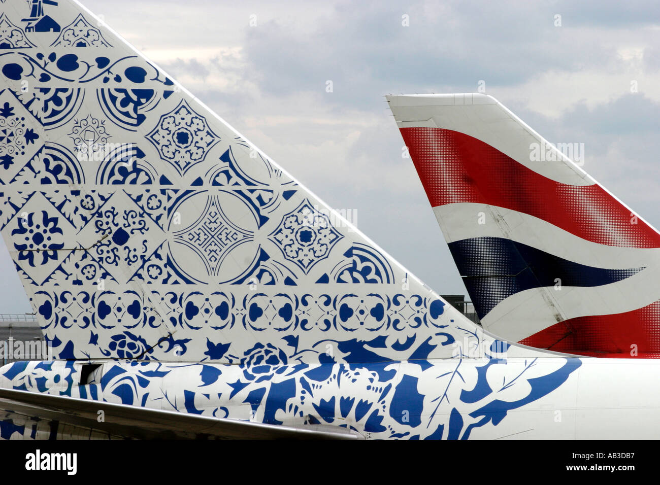 Cola de aviones aviones Londres Reino Unido Foto de stock