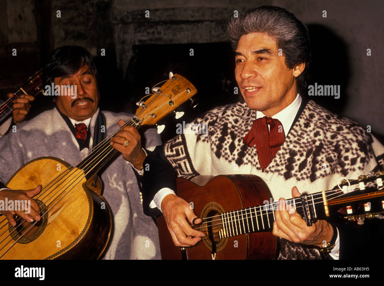 Los hombres mexicano-americanos, guitarras, guitarristas, guitarristas,  mariachi, los integrantes de la banda, San Antonio, Texas, Estados Unidos,  América del Norte Fotografía de stock - Alamy