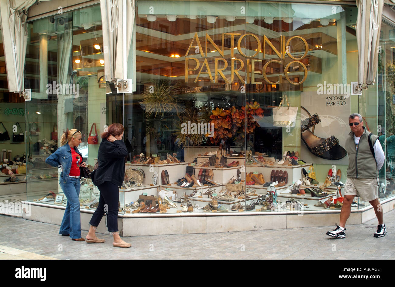 Antonio Parriego fashion shoe store en Málaga, sur de España Europa UE  Fotografía de stock - Alamy