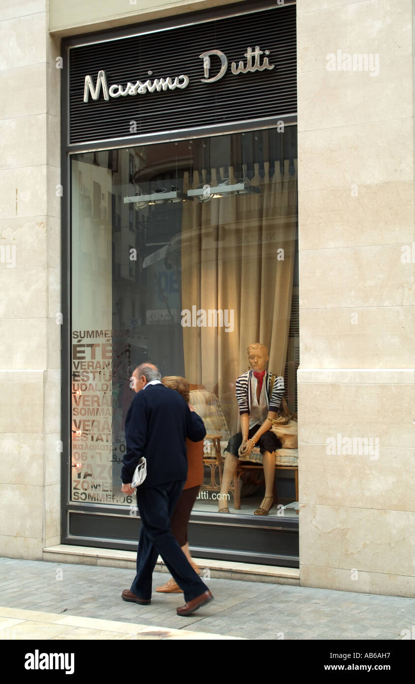 Massimo Dutti tienda de moda en Malaga España meridional Europa UE  Fotografía de stock - Alamy